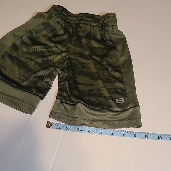 Layer 8 Camo Print Boys Athletic Shorts Size 6 EUC - Picture 9 of 9